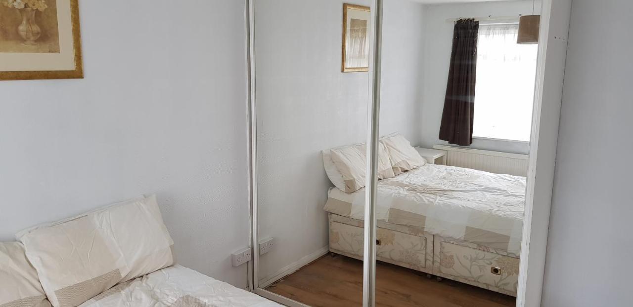 61 Baker Street Apartment ลูตัน ภายนอก รูปภาพ