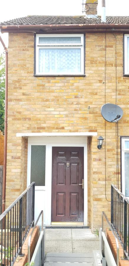 61 Baker Street Apartment ลูตัน ภายนอก รูปภาพ