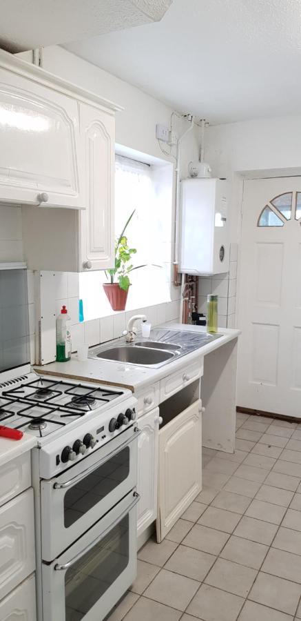 61 Baker Street Apartment ลูตัน ภายนอก รูปภาพ