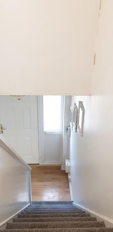 61 Baker Street Apartment ลูตัน ภายนอก รูปภาพ